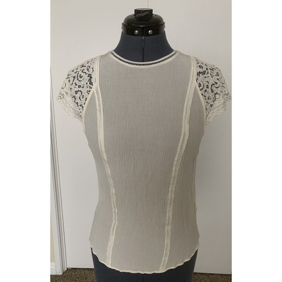 H&M Shirt Wmns Size 6 Short Sleeve Round Neck Lace Sleeves Off White formal top - Picture 1 of 7